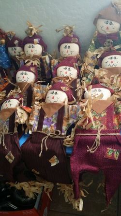 BRAND NEW- 11 CRAFTY SCARECROWS