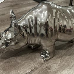 🦏 Chrome Rhino Decorative Statue – Modern Home Décor