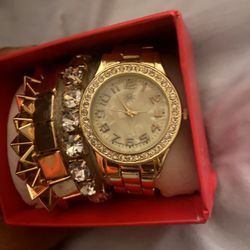 BEAUTIFUL GOLD N DIAMOND WATCH N BRACELET SET