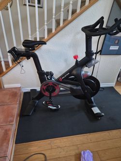 Peloton bike 1st edition. Mint condition.