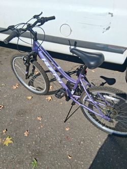!! Girls 6 Speed Mountain Bicycle Size 24 In Wheels by Huffy Almost New Firm Price