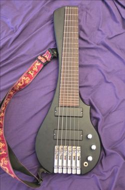 Mihado Fingybass, Matte Black