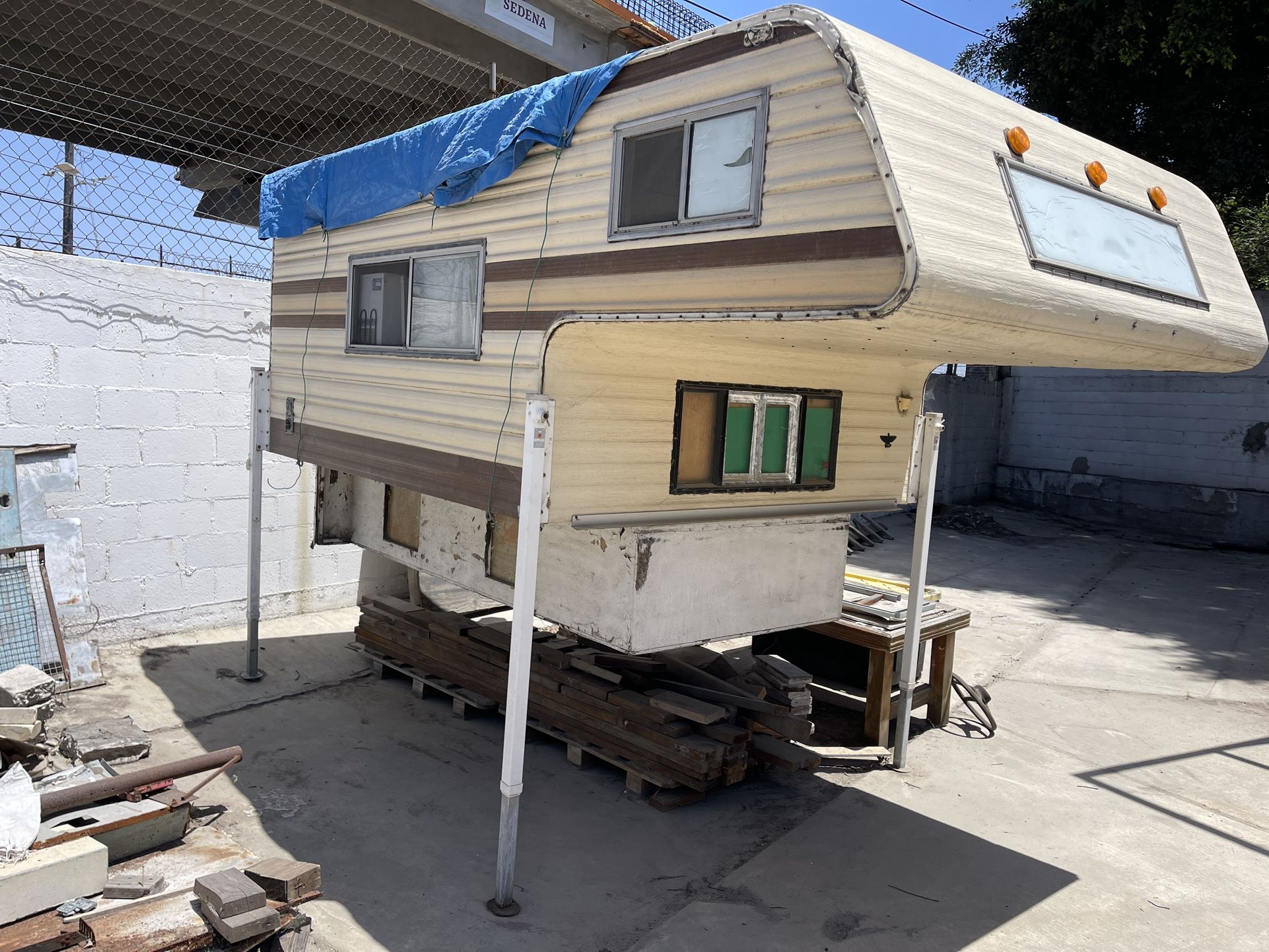 Truck Camper Sixpack