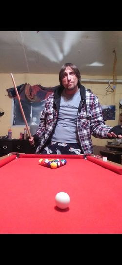 Mini pool table