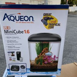 Fish Tank -$25 Aqueon LED mini CUBE KIT 1.6 Gal - Like New