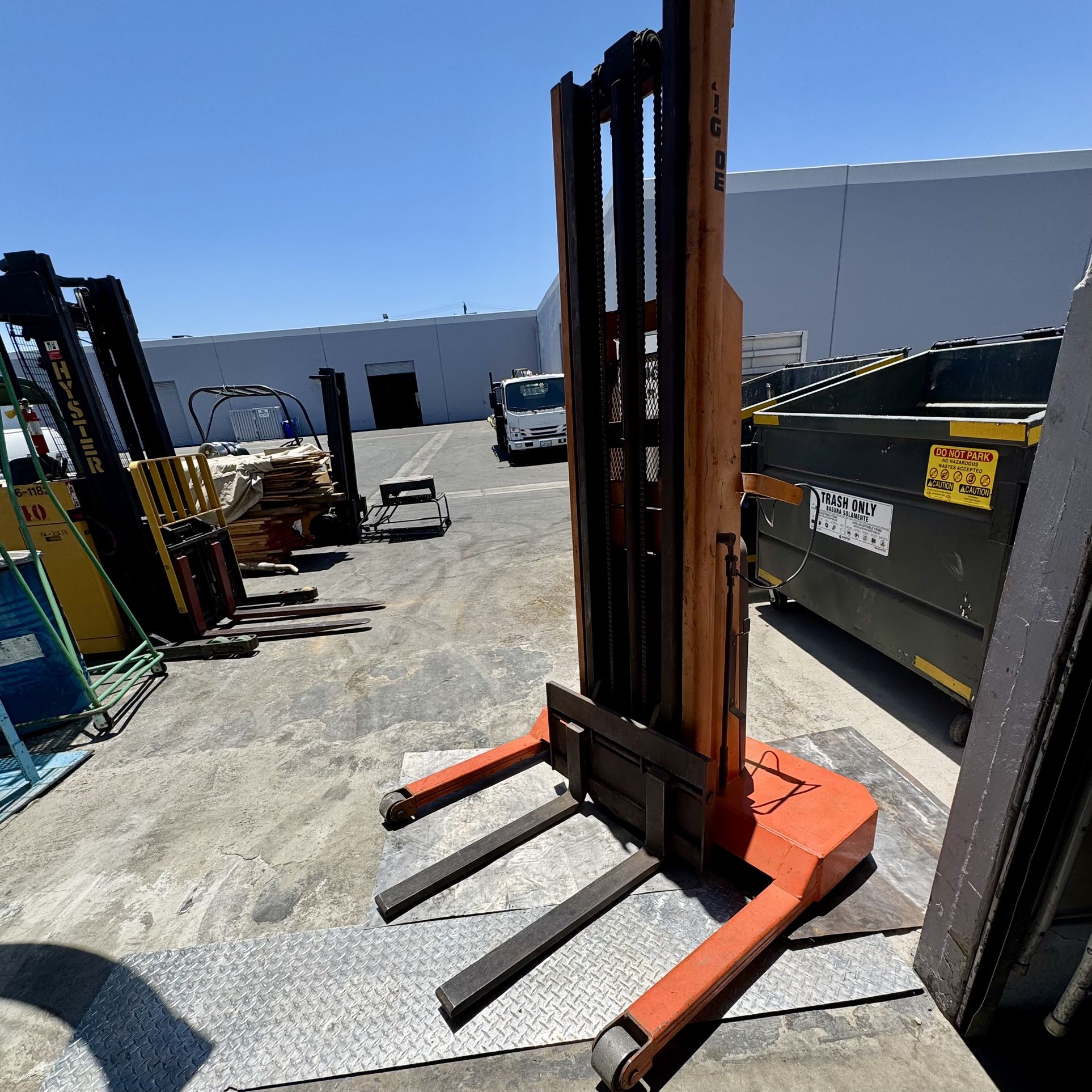 Forklift Straddle Stacker Electric 132” 2000 LB Big Joe Walkie