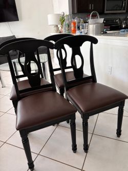 Set of 8 Black Dining Chairs – Great Condition, Faux Leather
