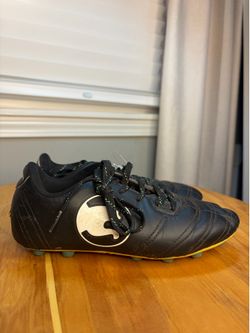 Puma ProCat black/white soccer cleats Size US3