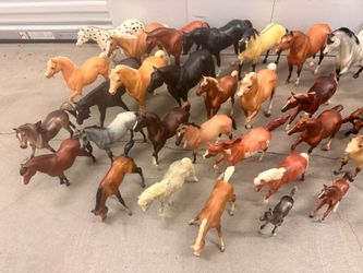 Lot of 37 Breyer Model Horses Traditional Classic Stablemates Retired Vintage