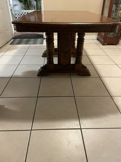 MESA PARA 4 SILLAS SOLO ESTÁ DISPONIBLE LA MESA