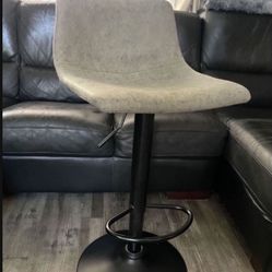 selling this single ( only 1 ) Bar Stools & Counter Stools selling this brand new chair less than half only $60 