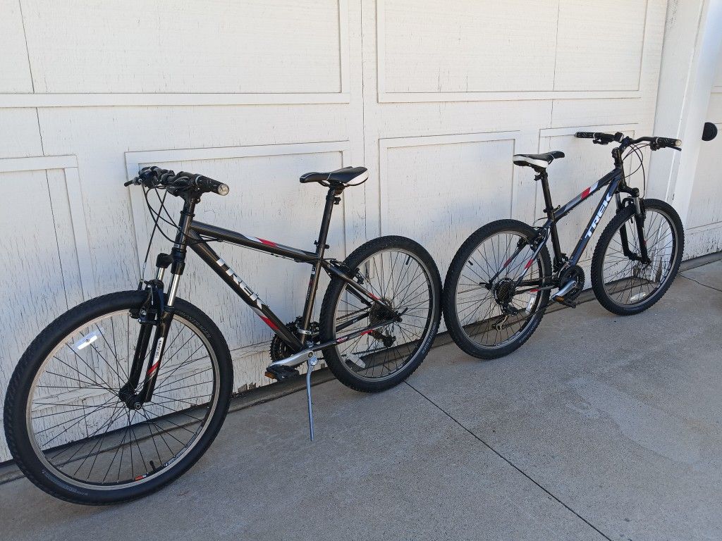 Mountain Bikes 2 Trek 820