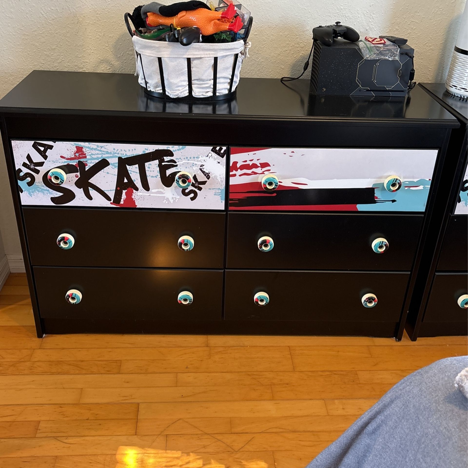 Black Dresser 6 Drawer Qty 2