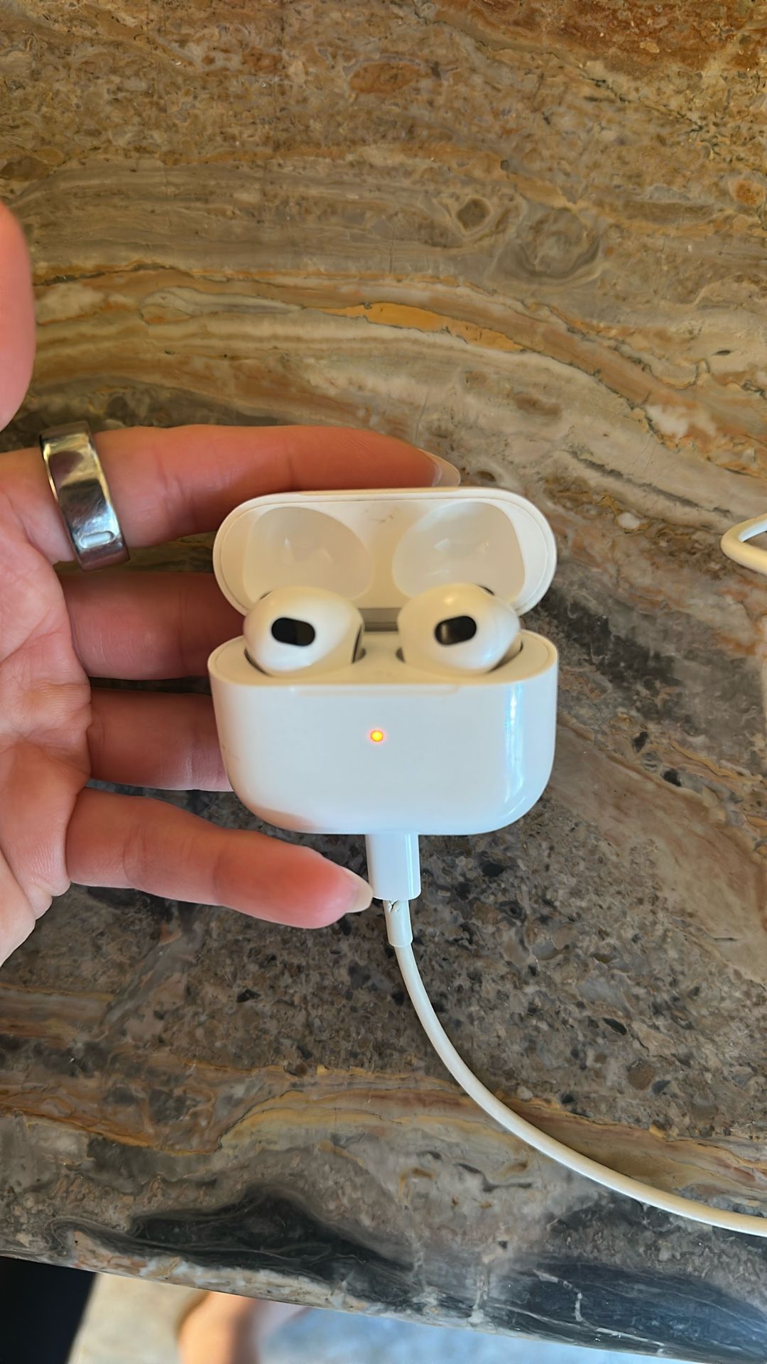 Airpods Apple AirPods Pro (2nd Generation) Wireless Earbuds, Up to 2X More Active Noise Cancelling, Adaptive Transparency, Personalized Spatial Audio,