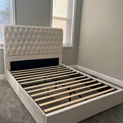 BRAND NEW QUEEN FRAME w Drawers