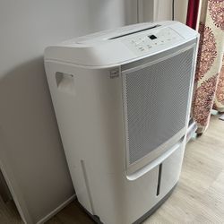 Fridgeaire DEHUMDIFIER 