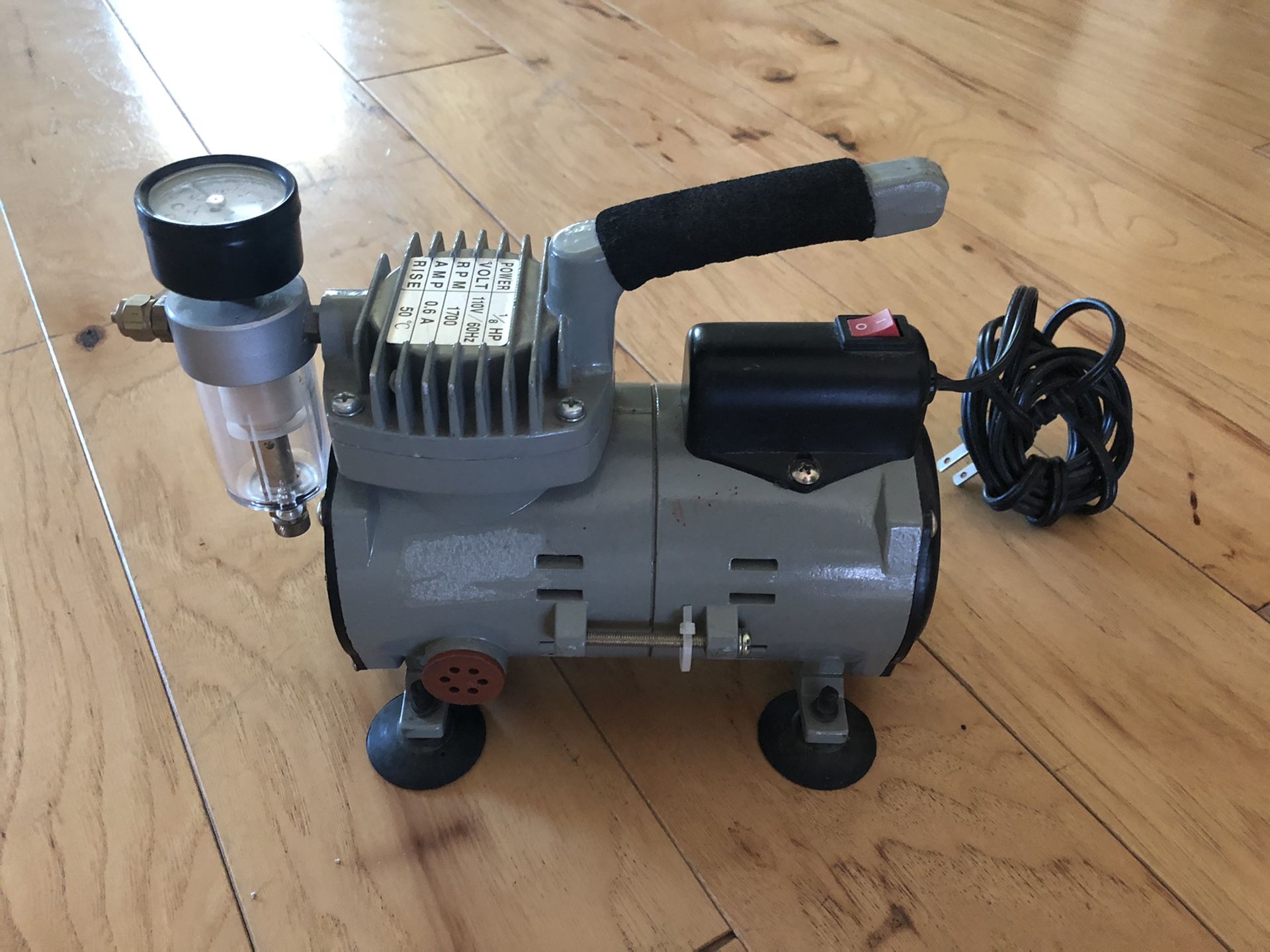 Central Pneumatic Mini Air Compressor