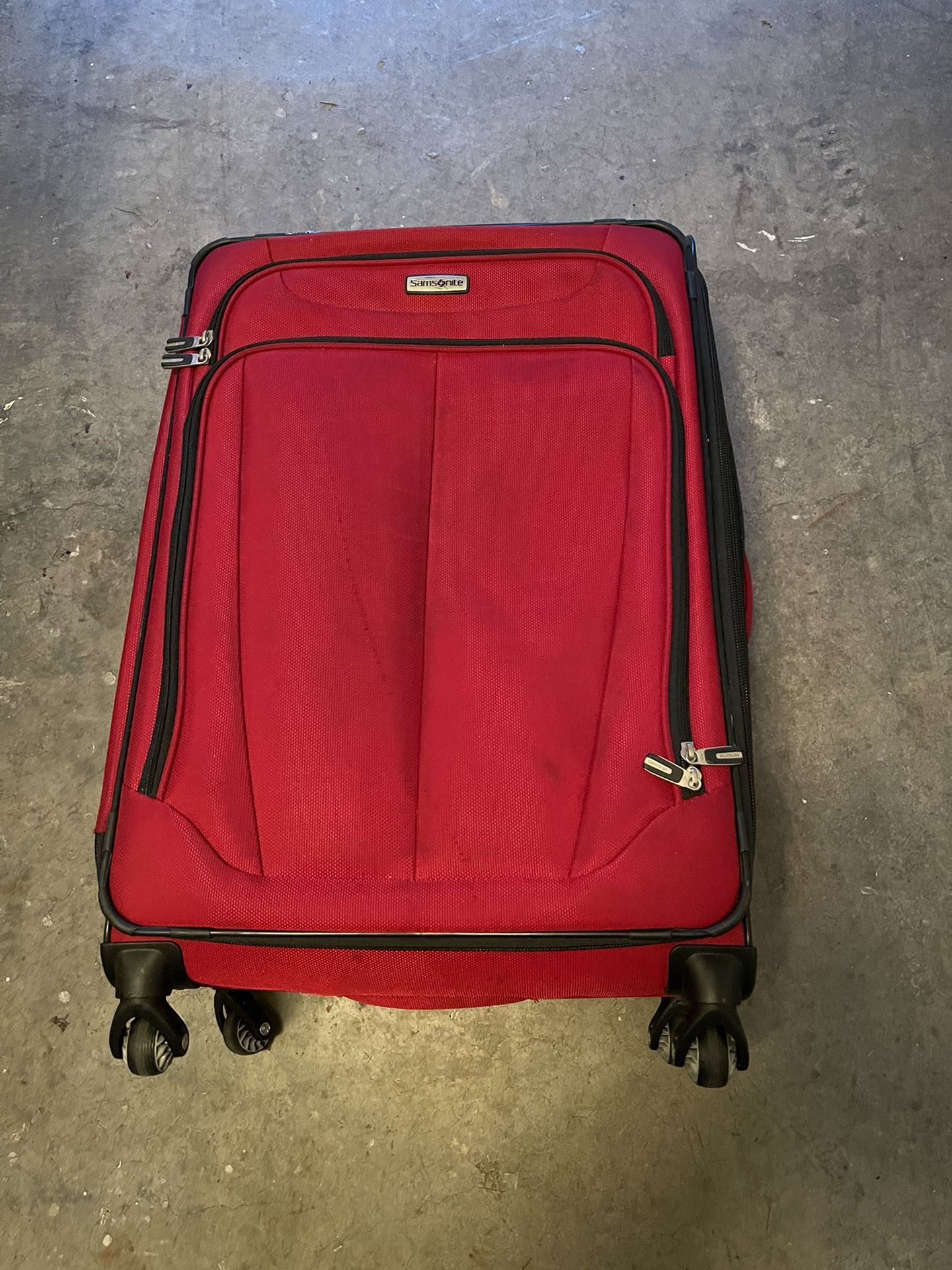 Lightly Used Red Samsonite Luggage With 4 Wheels 