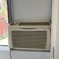 AIR CONDITIONER