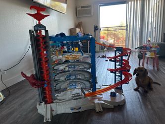Hot wheels 3Ft Gorilla Car Garage