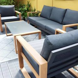 Outdoor Patio Furniture (4 Pieces)