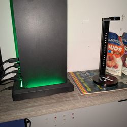 Xbox Series X 2 Hyperkin Duchess Controllers LED Stand And Headset Stand 