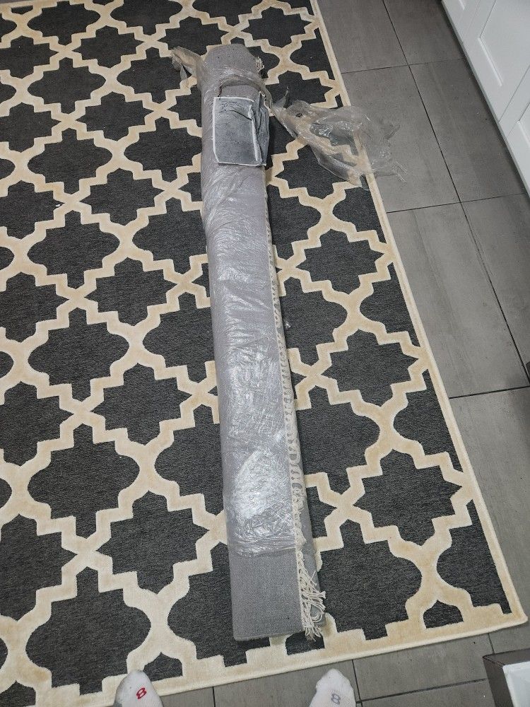 Rug Brand New 8 Foot 6 Ins X 5 Foot 7 Inch