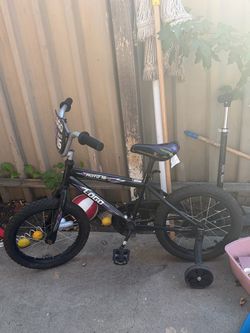 Bike with training wheels