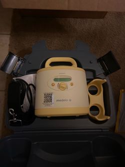 Breast pump with accessories