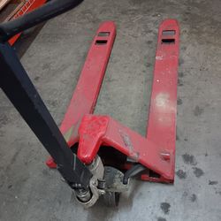 USED PALLET JACKS FOR PARTS ONLY 