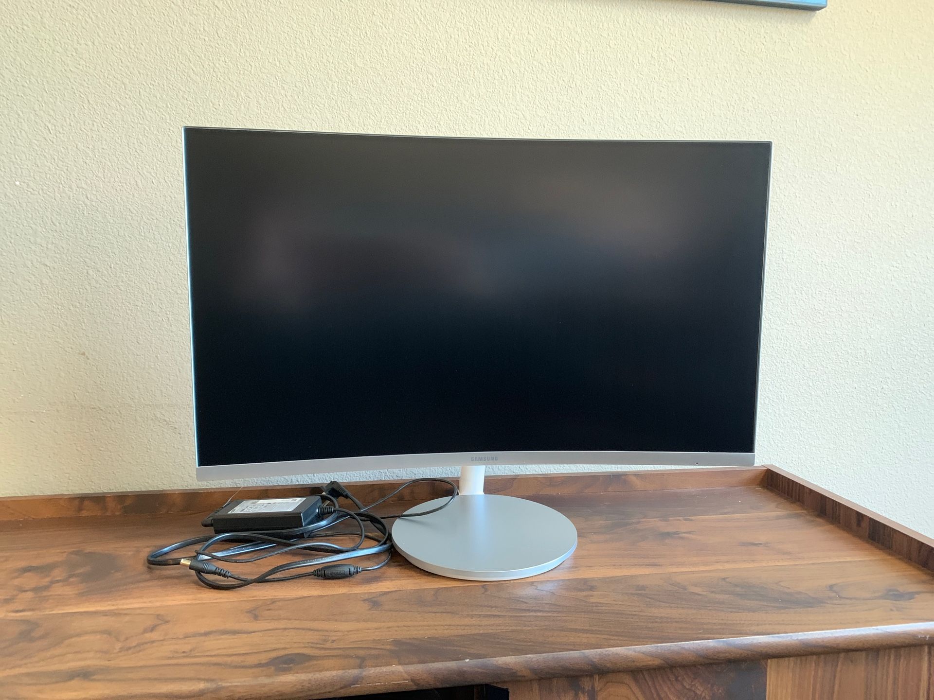 Samsung 1080p HD curved monitor