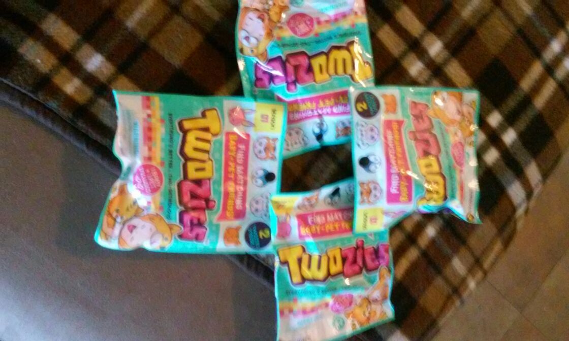 TWOZIES TOY, FROM MOOSE TOYS 4Bags