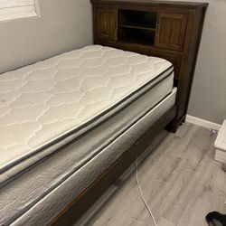 Twin Size Bed 🛌 W/ Mattress And Box Spring