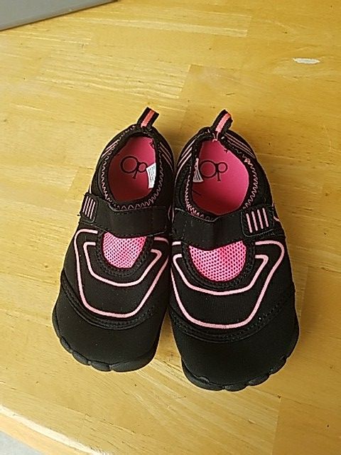 Op water shoes size M (13-1)