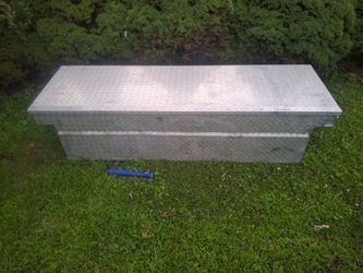 HUSKY - PICK UP TRUCK LOCKING TOOLBOX