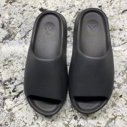 🔥 Yeezy Slide Onyx – Size 9.5Brand New & Clean