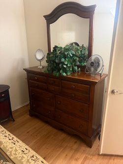 Dresser