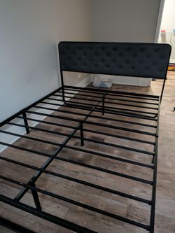 Queen size bedframe