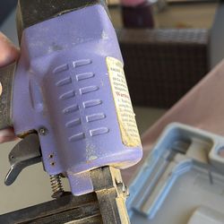 A staple gun air