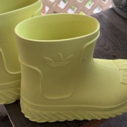 Adidas Bots Size 6 1/2