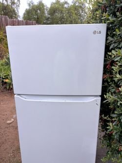LG Top-Freezer Refrigerator White