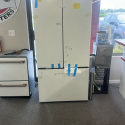 Brand New Floor Model CWE23SP4MKW2 GE French Door White 