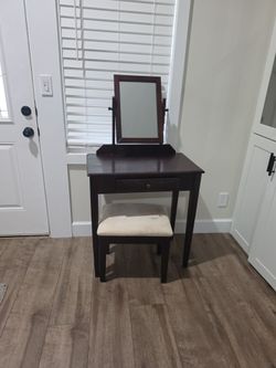 Expensive vanity table bench mirror 200 didn't use it