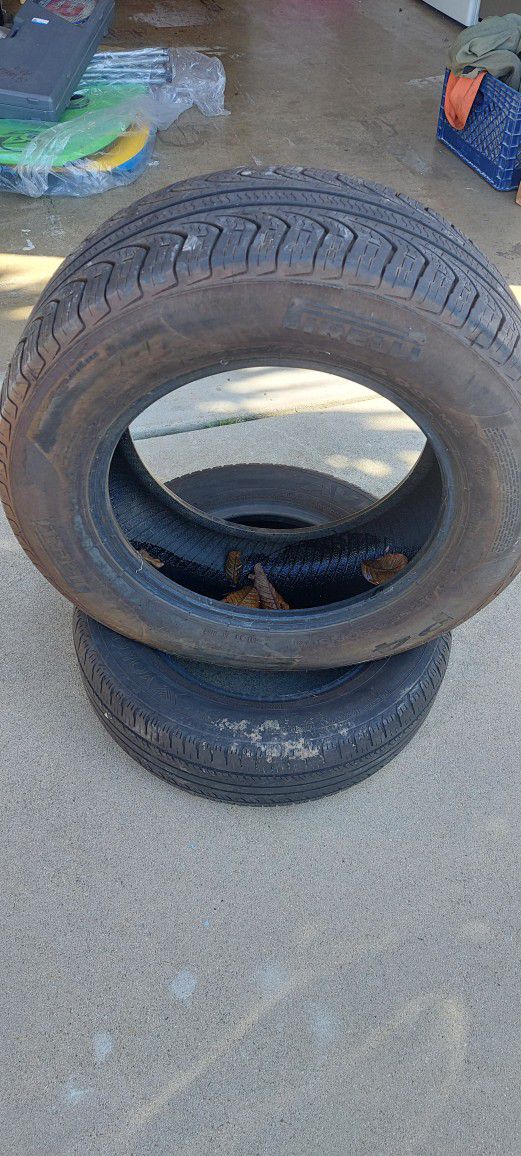 (1) Good PIRELLI tire