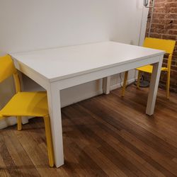 White extendable dining table