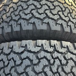Set 4 Tires 265 70 17 