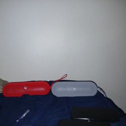 BEATS PILL SPEAKERS 