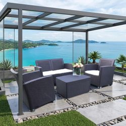 Outdoor pool/patio chairs 
