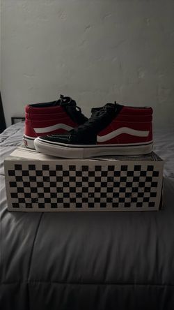 Black/Red Vans Mid Top Men’s Size US10