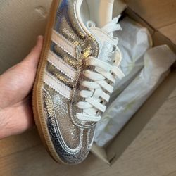 Samba Silver Metallic Size 6w/5m 80$